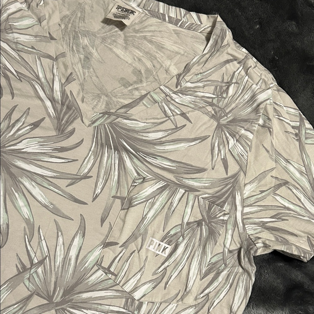 PINK Victoria's Secret Gray Tropical Leaf Tee